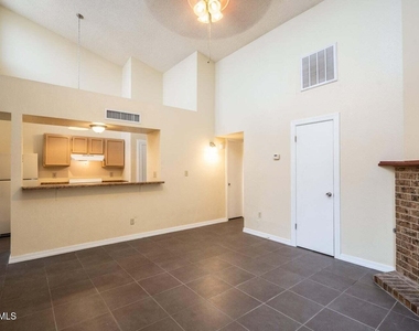 1557 Common Drive - Photo Thumbnail 4