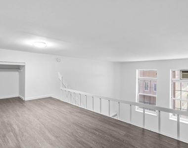 88 Fulton Street - Photo Thumbnail 3