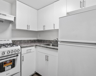 88 Fulton Street - Photo Thumbnail 2