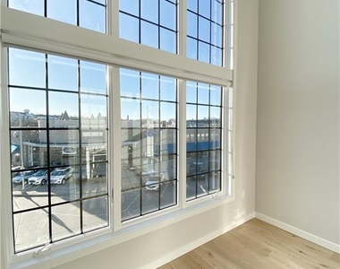 32 Main Street - Photo Thumbnail 2