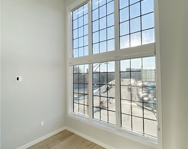 32 Main Street - Photo Thumbnail 3