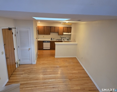 1118 Main Street - Photo Thumbnail 2