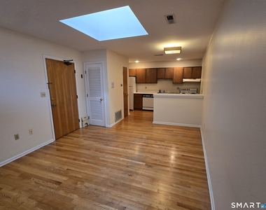 1118 Main Street - Photo Thumbnail 3