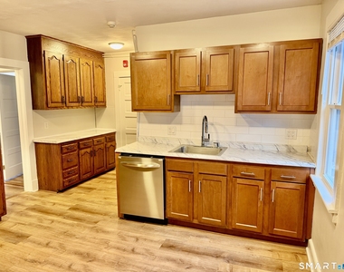 140 Greenwood Street - Photo Thumbnail 4