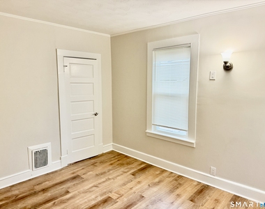 140 Greenwood Street - Photo Thumbnail 17