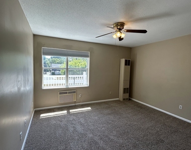 1064 Poquonnock Road - Photo Thumbnail 11