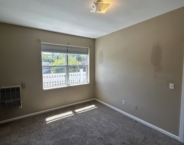 1064 Poquonnock Road - Photo Thumbnail 18