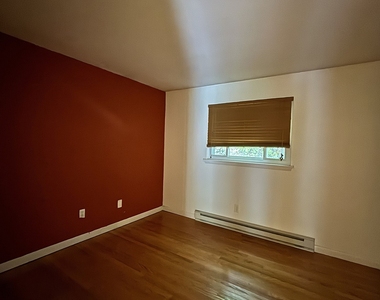 1660 Farmington Avenue - Photo Thumbnail 12