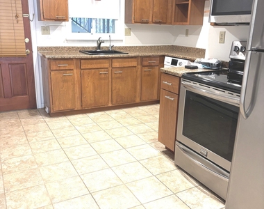 1660 Farmington Avenue - Photo Thumbnail 4