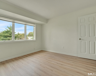 12 Boulevard Drive - Photo Thumbnail 9
