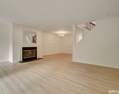 12 Boulevard Drive - Photo Thumbnail 5