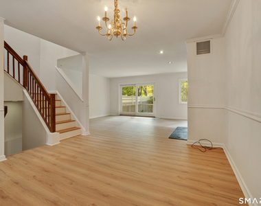 12 Boulevard Drive - Photo Thumbnail 3