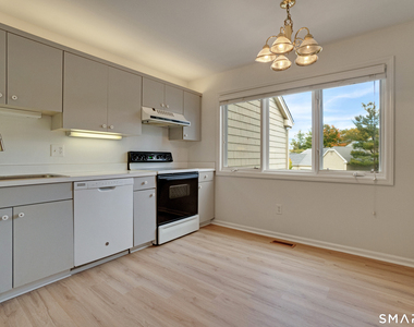 12 Boulevard Drive - Photo Thumbnail 6