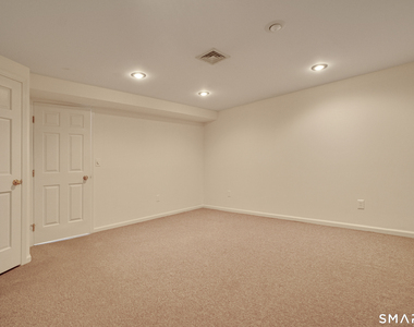 12 Boulevard Drive - Photo Thumbnail 14