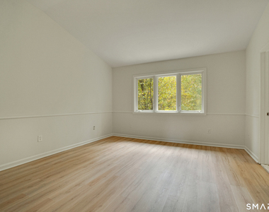 12 Boulevard Drive - Photo Thumbnail 11
