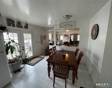 12 Maple Street - Photo Thumbnail 8