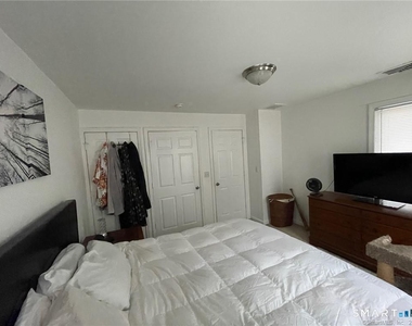 12 Maple Street - Photo Thumbnail 17