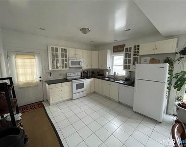 12 Maple Street - Photo Thumbnail 7