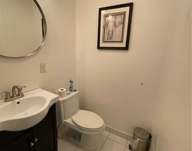 12 Maple Street - Photo Thumbnail 15