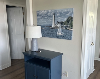 851 Pequot Avenue - Photo Thumbnail 3