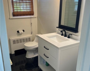 851 Pequot Avenue - Photo Thumbnail 5