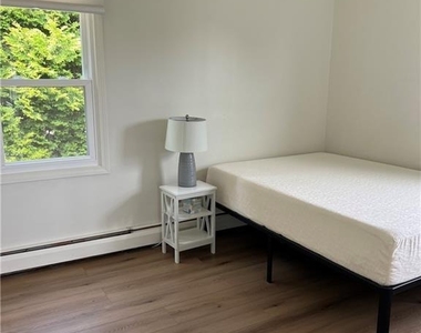 851 Pequot Avenue - Photo Thumbnail 12