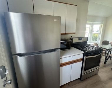 851 Pequot Avenue - Photo Thumbnail 8