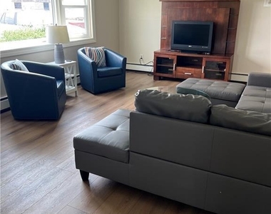 851 Pequot Avenue - Photo Thumbnail 2
