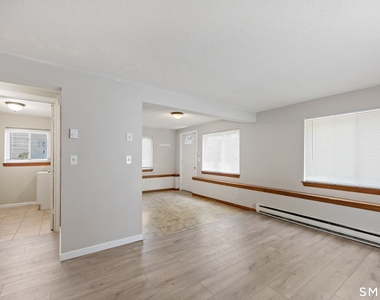 2743 Main Street - Photo Thumbnail 3