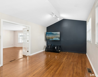 375 Hope Street - Photo Thumbnail 8