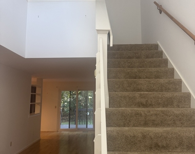 94 Oak Forest Drive - Photo Thumbnail 13