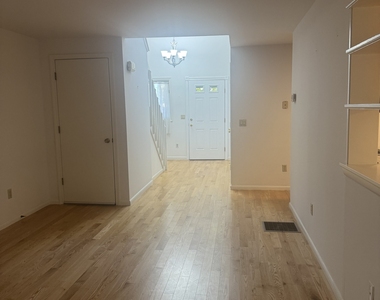 94 Oak Forest Drive - Photo Thumbnail 8