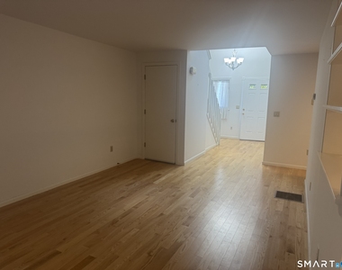 94 Oak Forest Drive - Photo Thumbnail 4