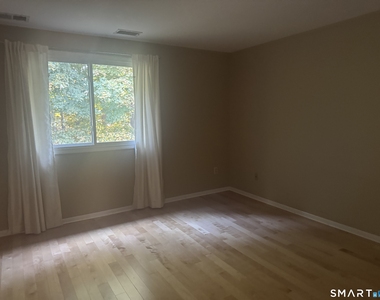 94 Oak Forest Drive - Photo Thumbnail 14