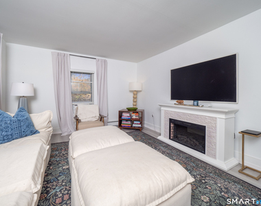209 Peaceable Street - Photo Thumbnail 12