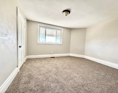 738 10th St - Photo Thumbnail 6