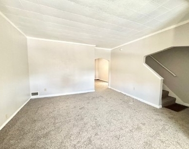 738 10th St - Photo Thumbnail 4