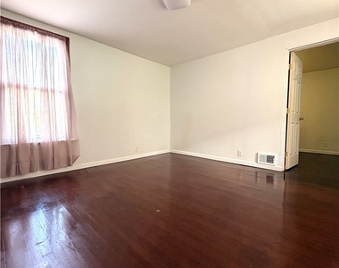 61 Pointview Rd - Photo Thumbnail 2