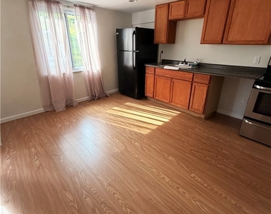 61 Pointview Rd - Photo Thumbnail 3