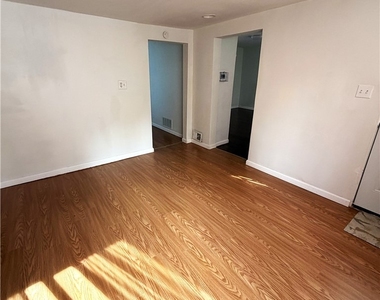 61 Pointview Rd - Photo Thumbnail 4