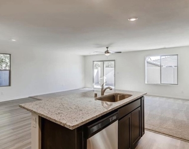 610 Abrazar Avenue - Photo Thumbnail 9