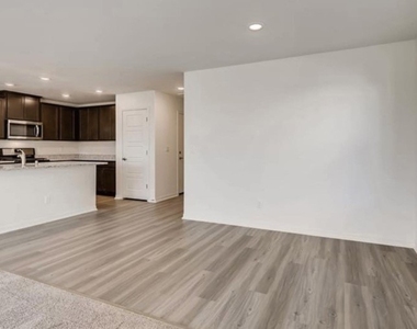 610 Abrazar Avenue - Photo Thumbnail 6