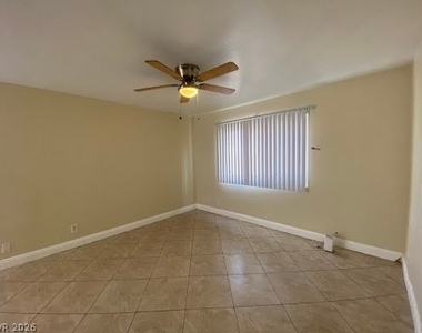 512 North Circle - Photo Thumbnail 5