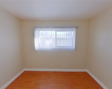 512 North Circle - Photo Thumbnail 6