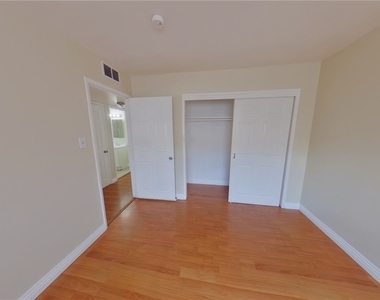 512 North Circle - Photo Thumbnail 5