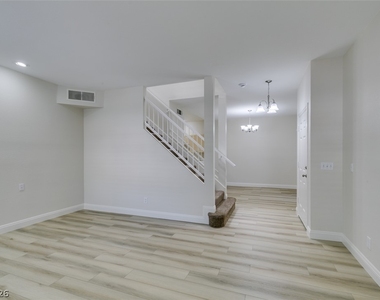 2625 Pebblegold Avenue - Photo Thumbnail 6