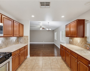 7804 Corn Lily Court - Photo Thumbnail 14