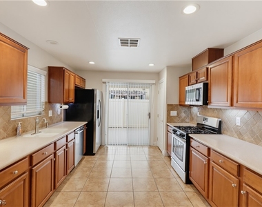 7804 Corn Lily Court - Photo Thumbnail 13