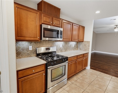 7804 Corn Lily Court - Photo Thumbnail 15