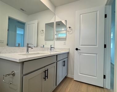 10210 Restless River Street - Photo Thumbnail 38